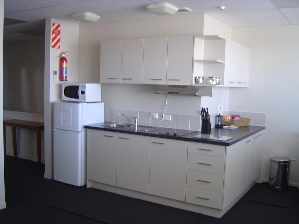 Kudos Business Suites & Airport Motel Auckland Exterior foto